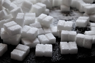  Правительство ввело временный запрет на вывоз из России сахара 