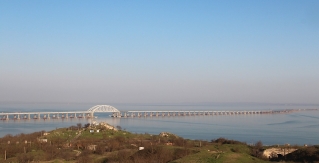  Перед Керченским мостом со стороны Кубани в очереди скопилось более 600 машин