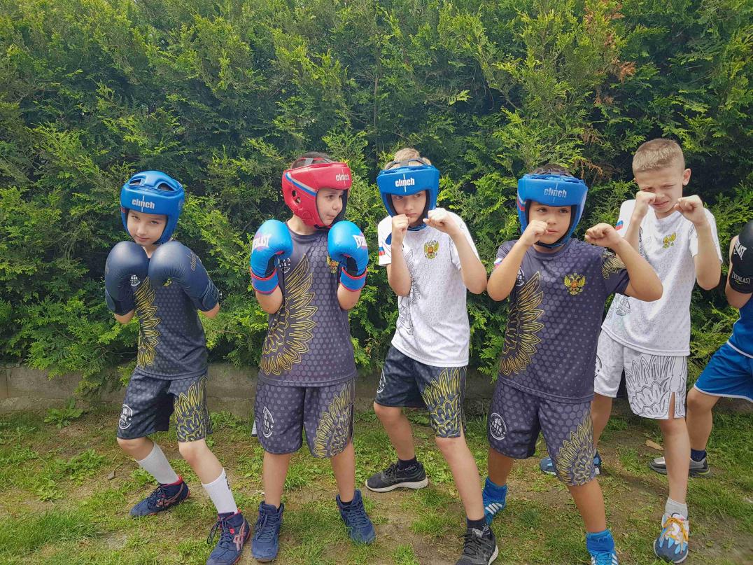 Сильные дети — сильная страна: в Краснодаре в преддверии Дня России провели мастер-классы по боксу