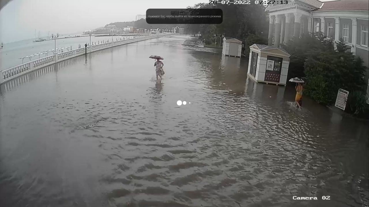 Затопило ли улицу. Потоп в Геленджике 2021.