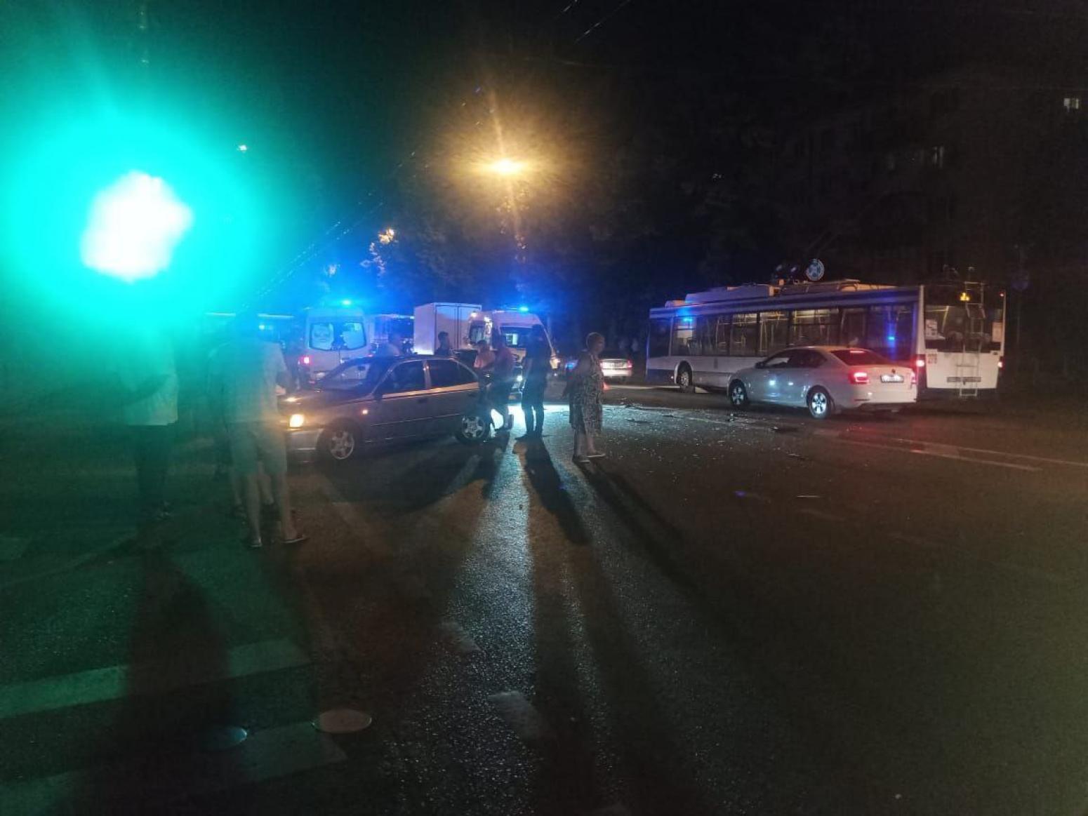 Ночь 20 июня. Авария в Краснодаре на улице Селезнева. Авария в Краснодаре вчера.