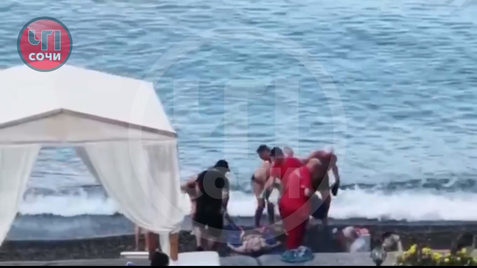 Спасатели на пляже Сочи. Сочи утонул