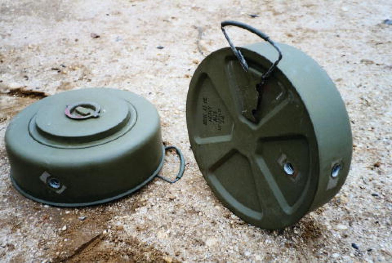 Плотный мина. Противотанковая мина м15. M 15 мина m15 противотанковая. ТМ-62м противотанковая мина. Мина m15 США.