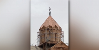  Над армянским собором в Краснодаре подняты кресты