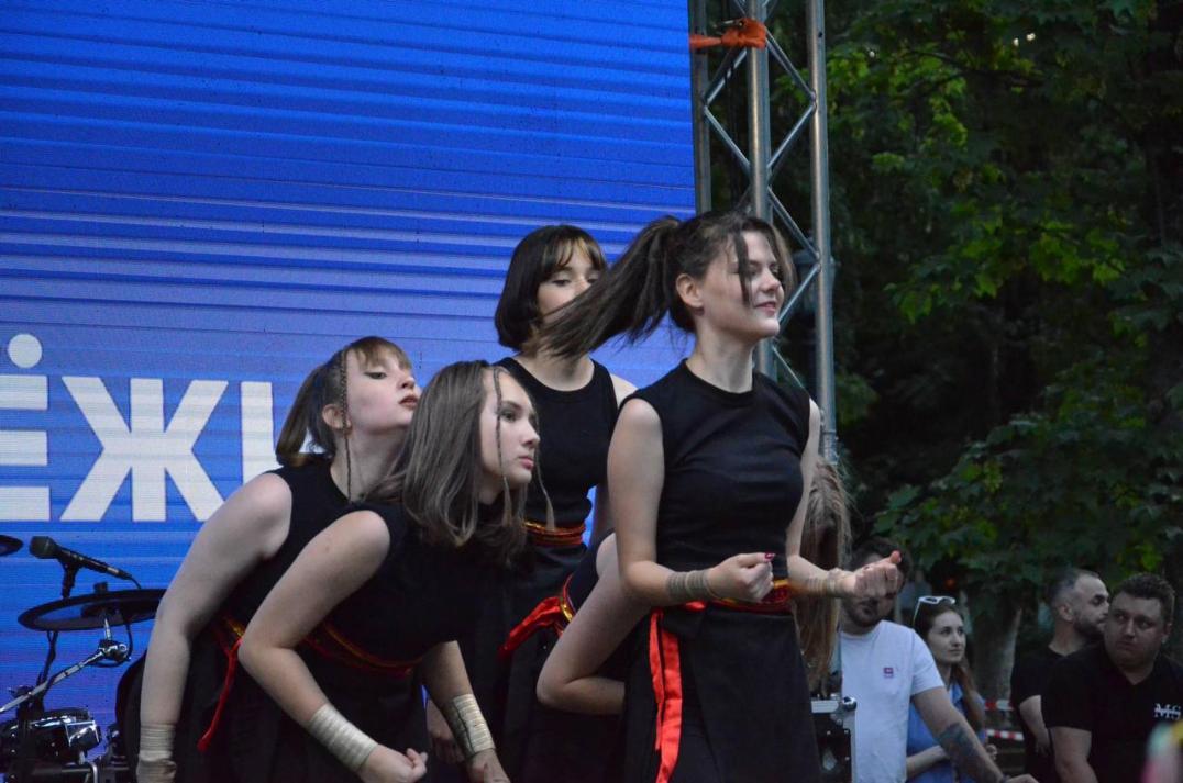 В Краснодаре отметили День молодежи: яркие фото фестиваля 