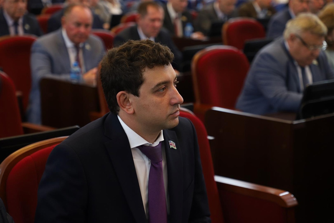 В Краснодарском крае хотят ограничить несовершеннолетним доступ к мопедам и питбайкам