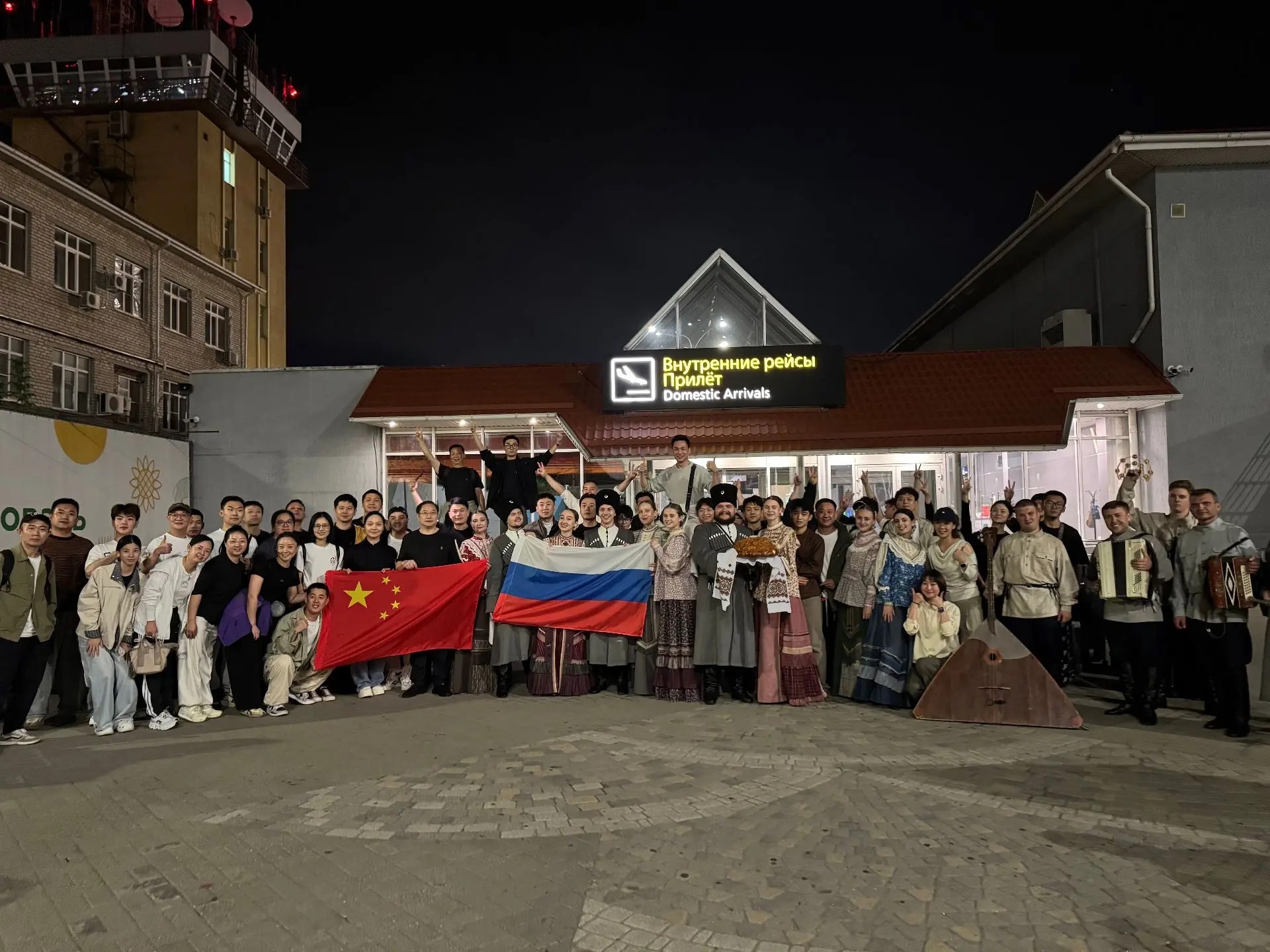 В Краснодаре артистов из китайского города-партнёра встречали караваем