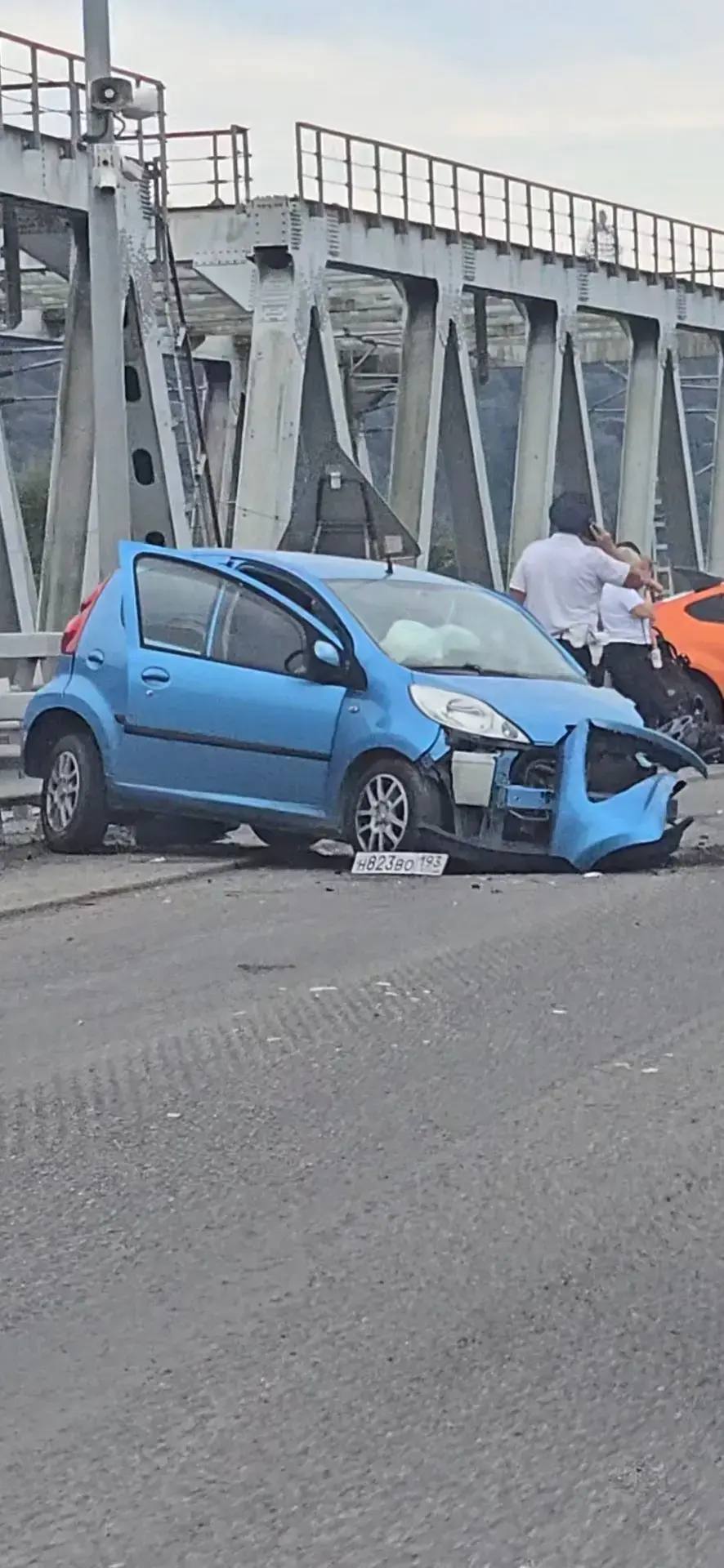 В Сочи столкнулись два автомобиля