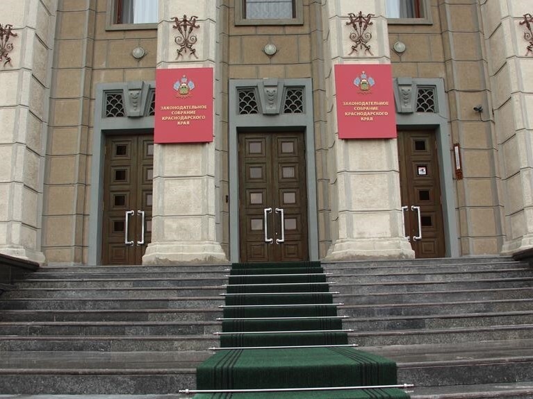 Депутат ЗСК Станислав Гринев поздравил жителей Краснодарского края с 89-летием региона