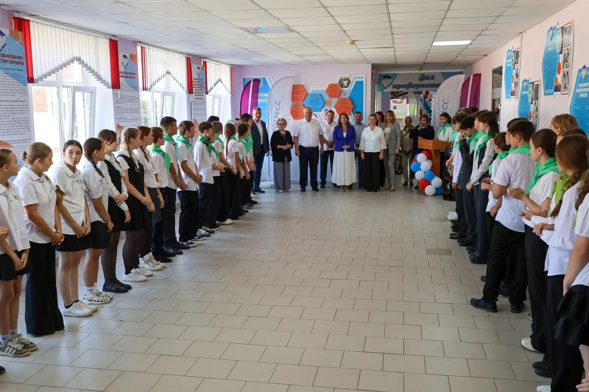 Депутат ЗСК Владимир Зюзин принял участие в открытии современного образовательного пространства в СОШ № 6 города Усть-Лабинска