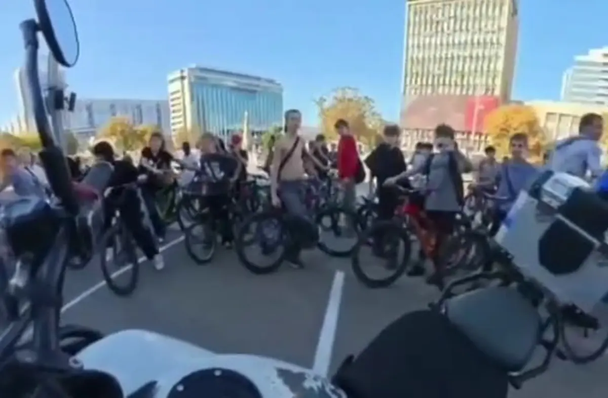 В Краснодаре подростки учинили кражи в супермаркете и беспорядки на парковке