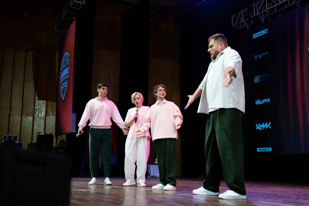 В Краснодаре за выход в финал Центральной кубанской лиги КВН поборются 8 команд