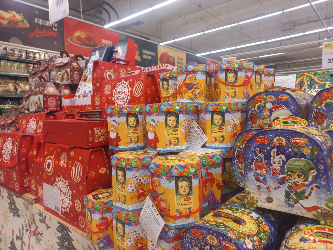 Изображение к статье: Цена, упаковка и состав: как выбрать новогодний сладкий подарок ребёнку