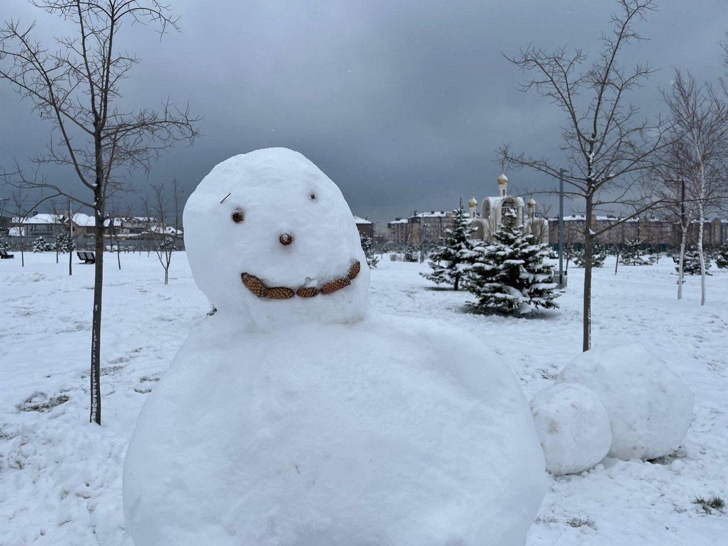 Изображение к статье: В Анапе снеговики на время потеснили песковиков